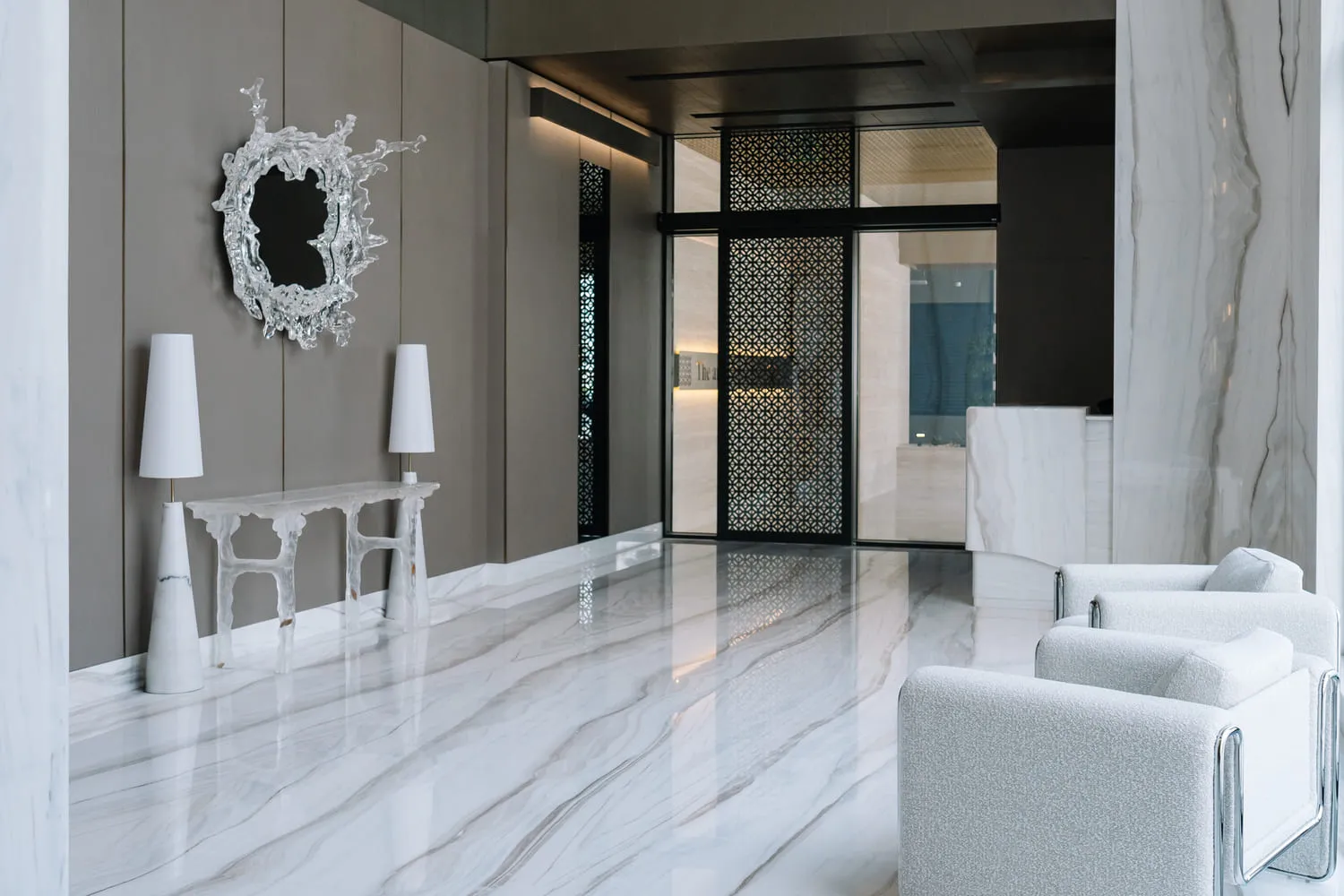 Eminent Real Estate Development Flamingo LUX Lobby