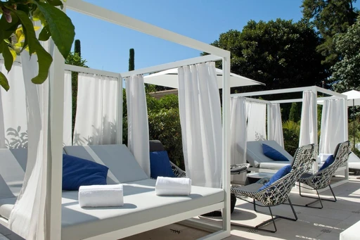Private Cabanas amenity image at Courtyard One