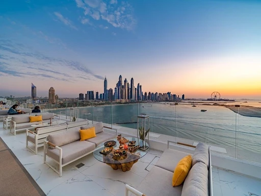 Rooftop Restaurant With Viewing Gallery amenity image at Palm Beach Tower 3