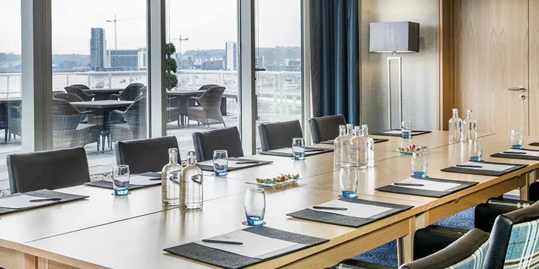 Business Center With Meeting Rooms amenity image at Como Residences