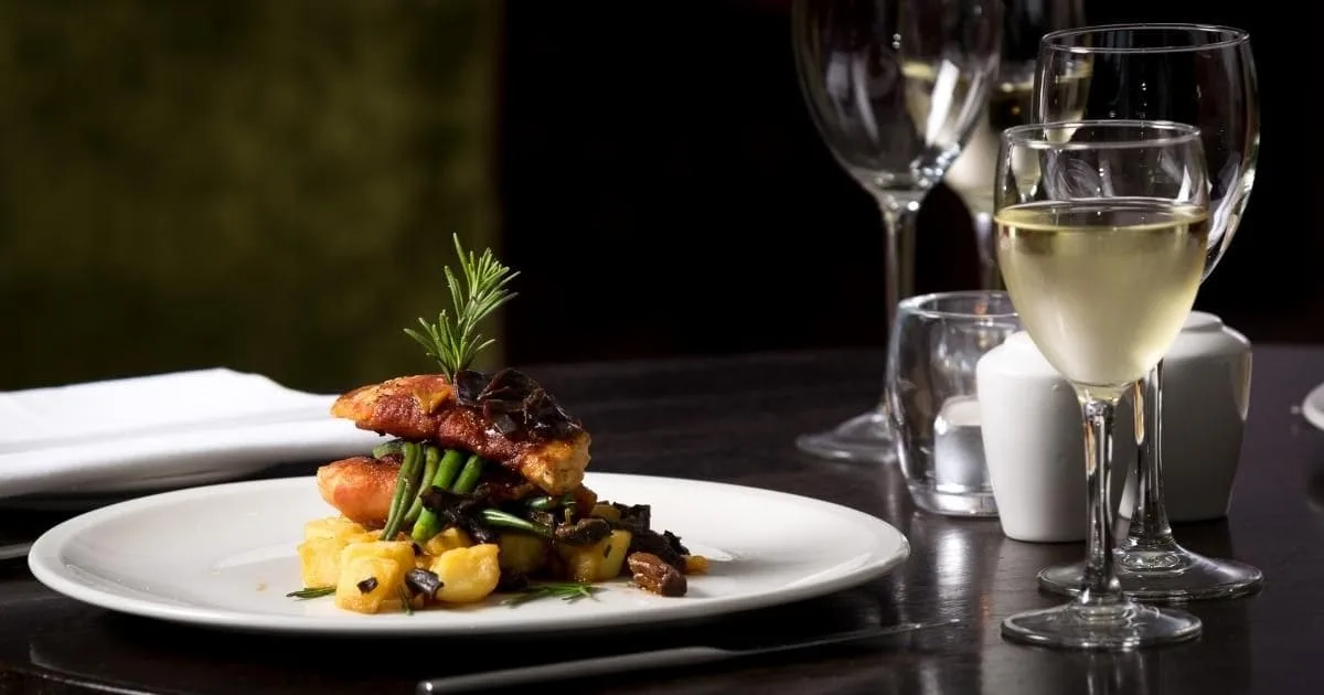 Breakfast & All Day Dining Restaurant - Health Bar amenity image at Keturah Ritz Carlton