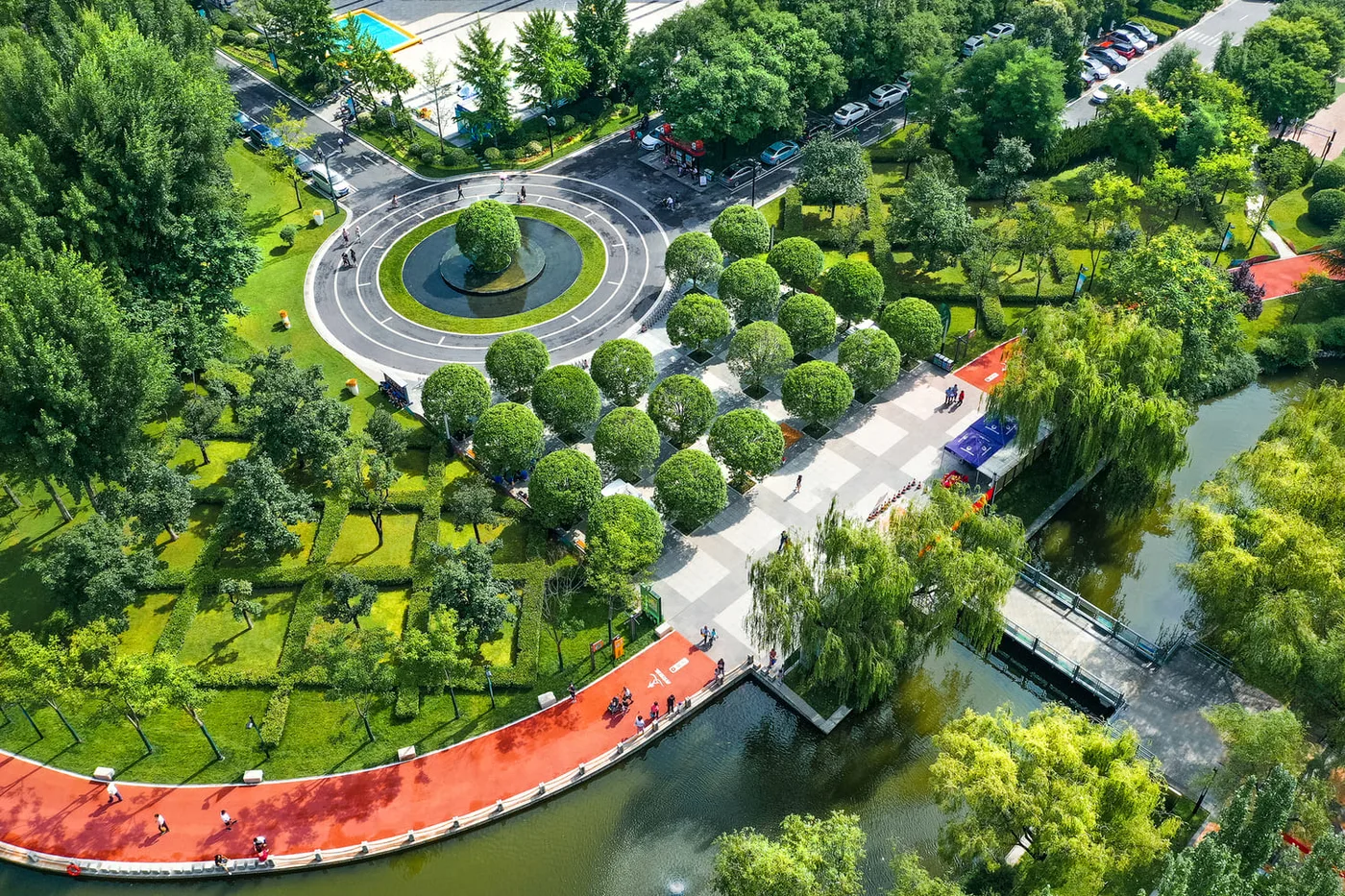 Landscaped Parks amenity image at Pierside Marina Residences