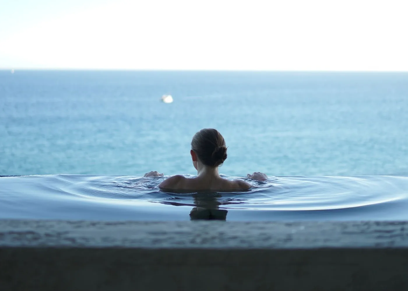 Climate-Controlled Infinity Pools amenity image at Royal Bay
