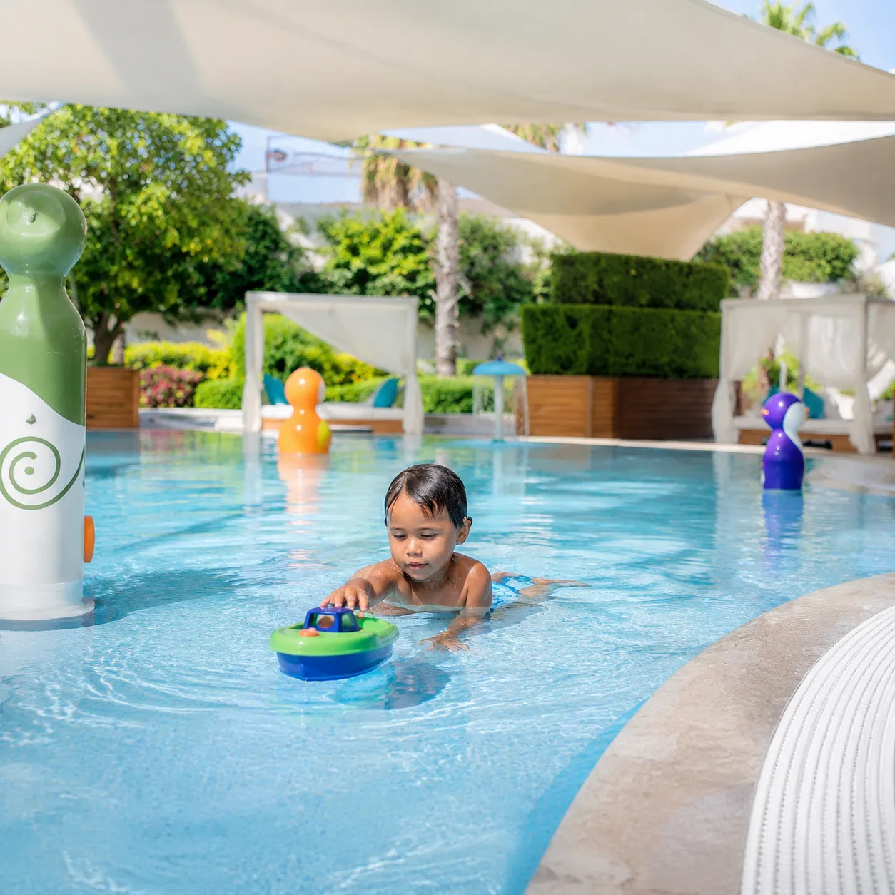 Kids’ Pool & Splash Zone amenity image at Serenz