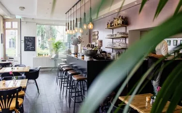 Como Lounge Café amenity image at Weybridge Gardens