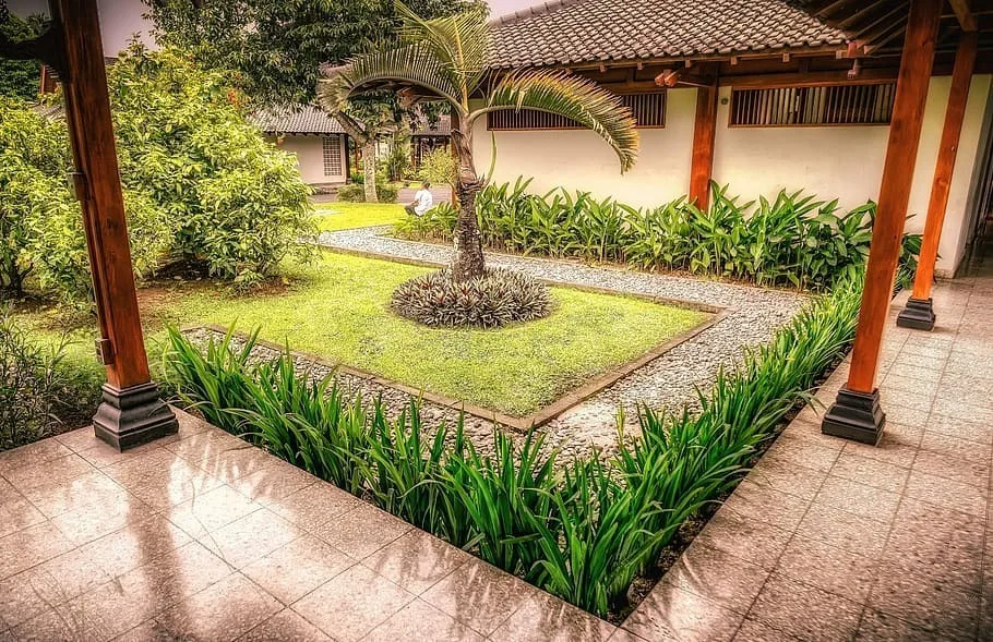 Courtyard And Gardens amenity image at il teatro Residences 1 and 2